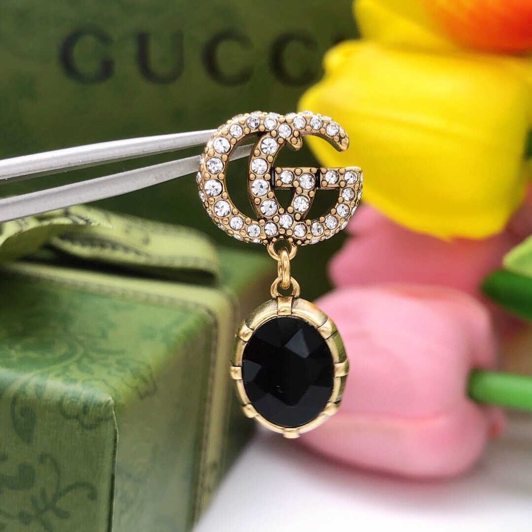 GUCCI クリスタル付きビー(ハチ)ピアス 片耳bee - メルカリ