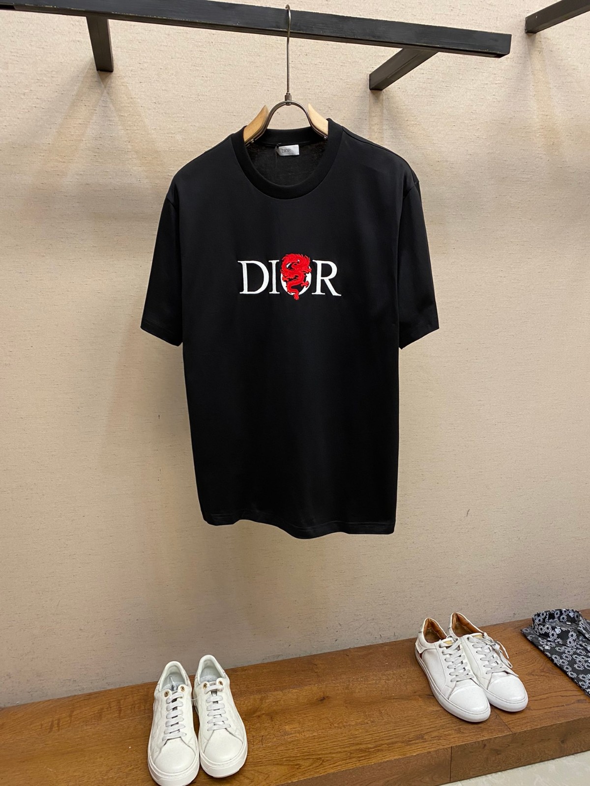 おしゃれ 人気 ロゴ入り クリスチャン・ディオール Tシャツ コピー 半袖Tシャツ ブラック