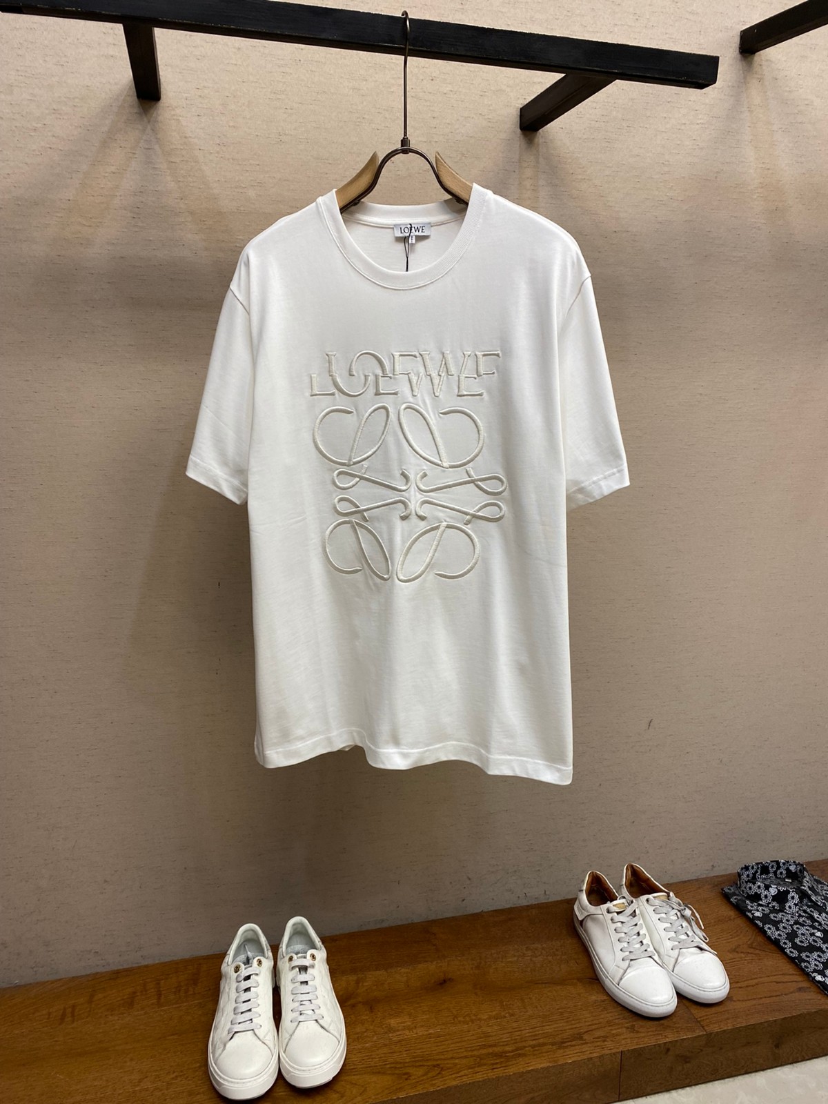 人気 カジュアル 刺繍入り 半袖Tシャツ ロエベ Tシャツ コピー ホワイト