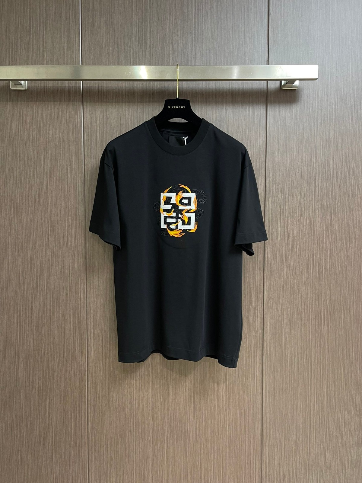 4Gドラゴンプリント コットン 半袖Tシャツ ジバンシィ Tシャツ 偽物 ブラック