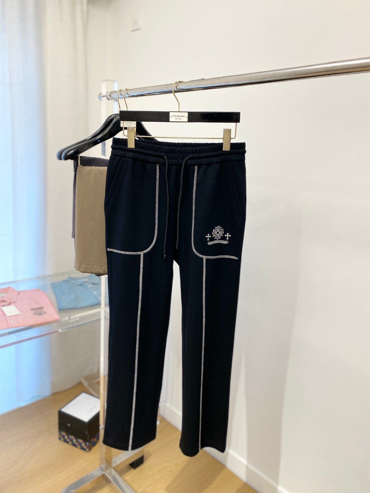 クロムハーツ パンツ コピー 合わせやすい 定番 カジュアルパンツ ブラック