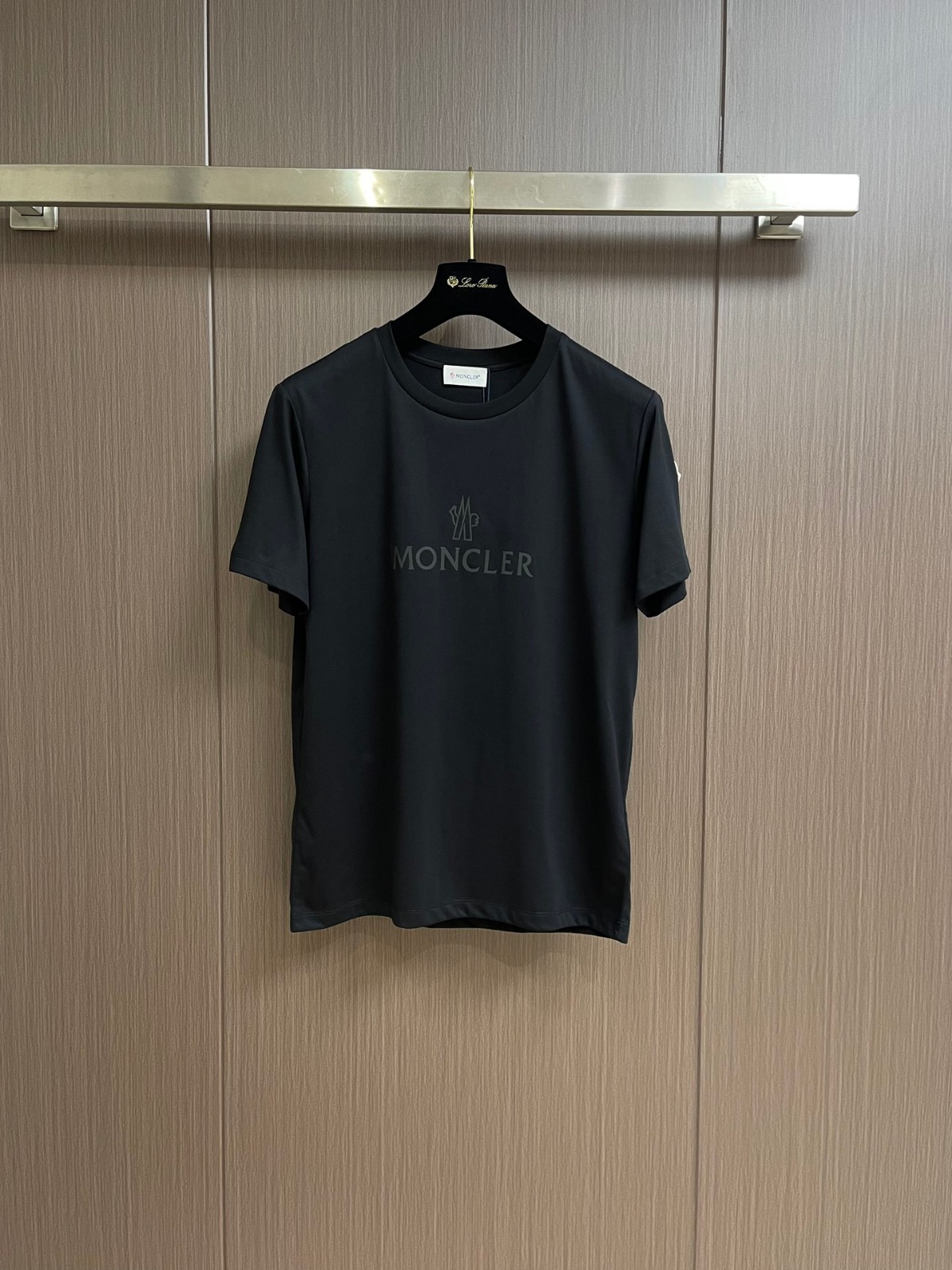 カジュアル モンクレール Tシャツ コピー 定番 ロゴ入り 半袖Tシャツ ブラック