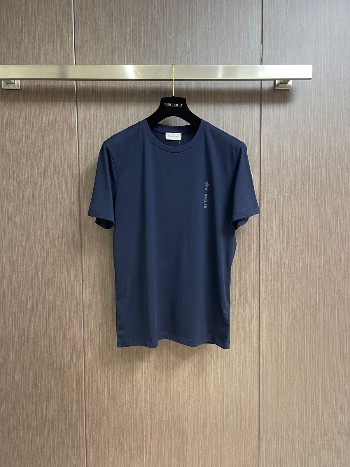 シンプル 定番 モンクレール Tシャツ コピー ロゴ入り 半袖Tシャツ ネイビー