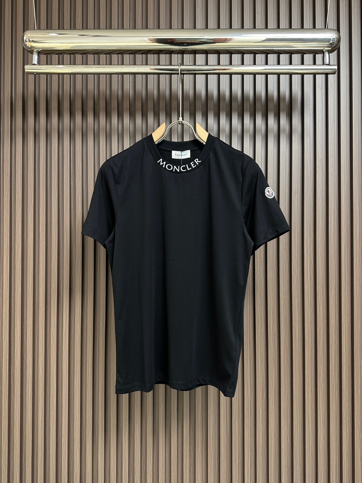 カジュアル 定番 クルーネック 半袖Tシャツ モンクレール Tシャツ コピー ブラック