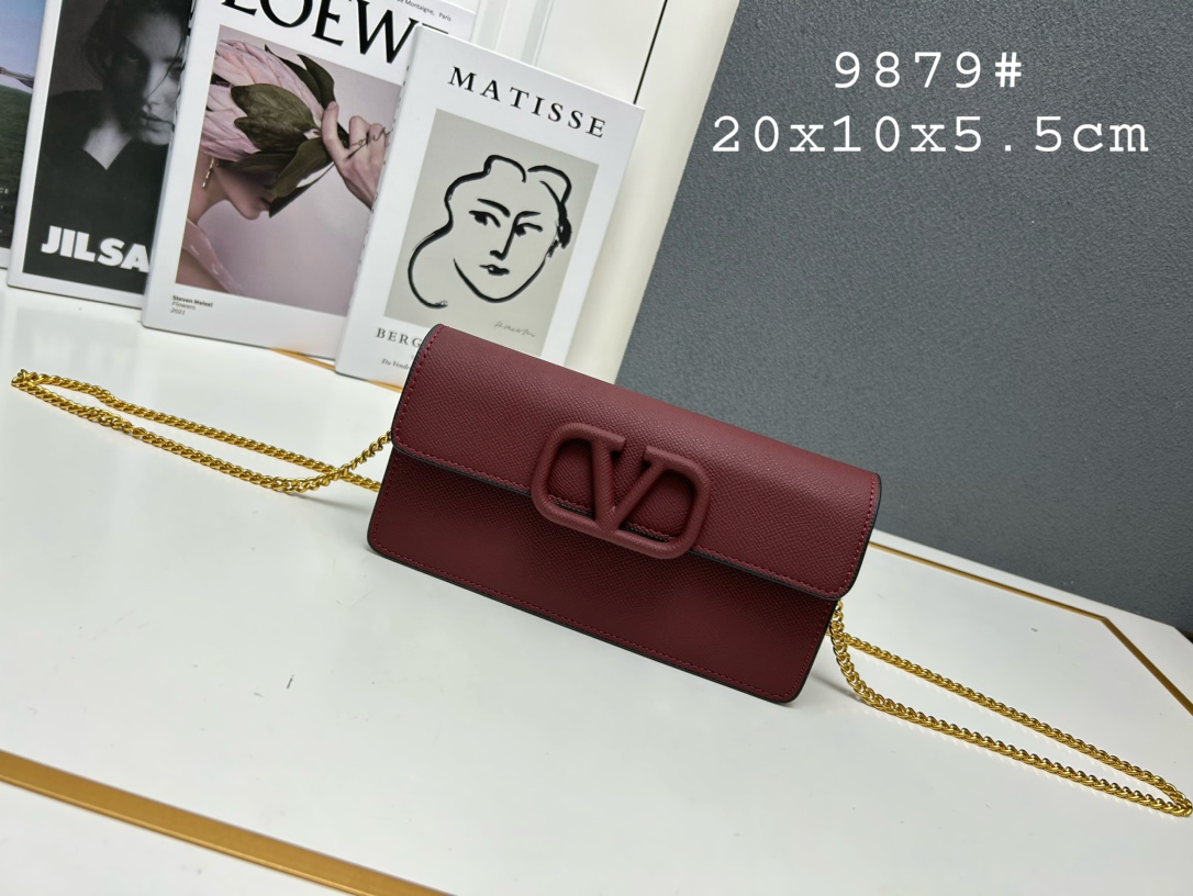 Vロゴ シグネチャー チェーンウォレット ヴァレンティノ バッグ コピー ワイン