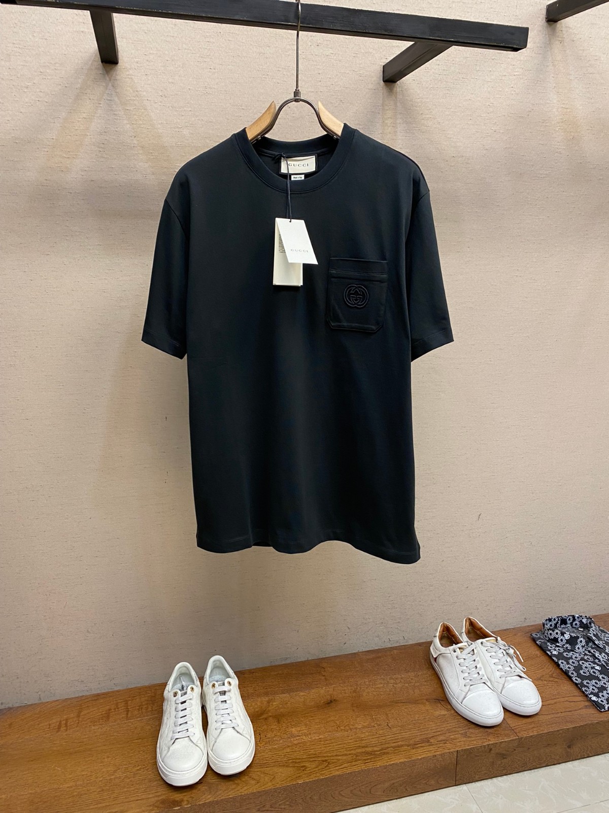 グッチ Tシャツ コピー シンプル 合わせやすい クルーネック 半袖Tシャツ ブラック