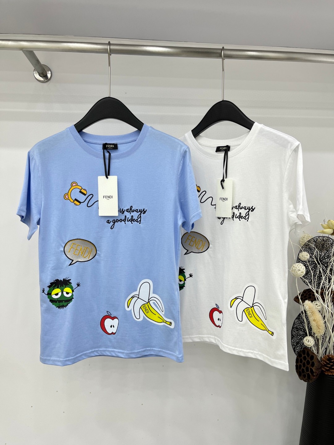 フェンディ Tシャツ コピー 可愛い プリント クルーネック 半袖Tシャツ
