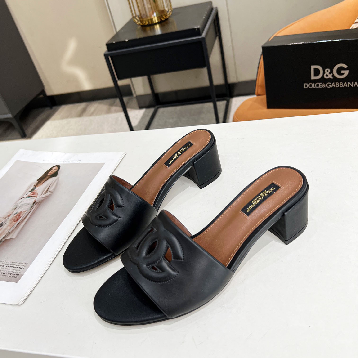 ミュール カーフスキン DG MILLENIALSロゴ ドルチェ&ガッバーナ サンダル コピー ブラック