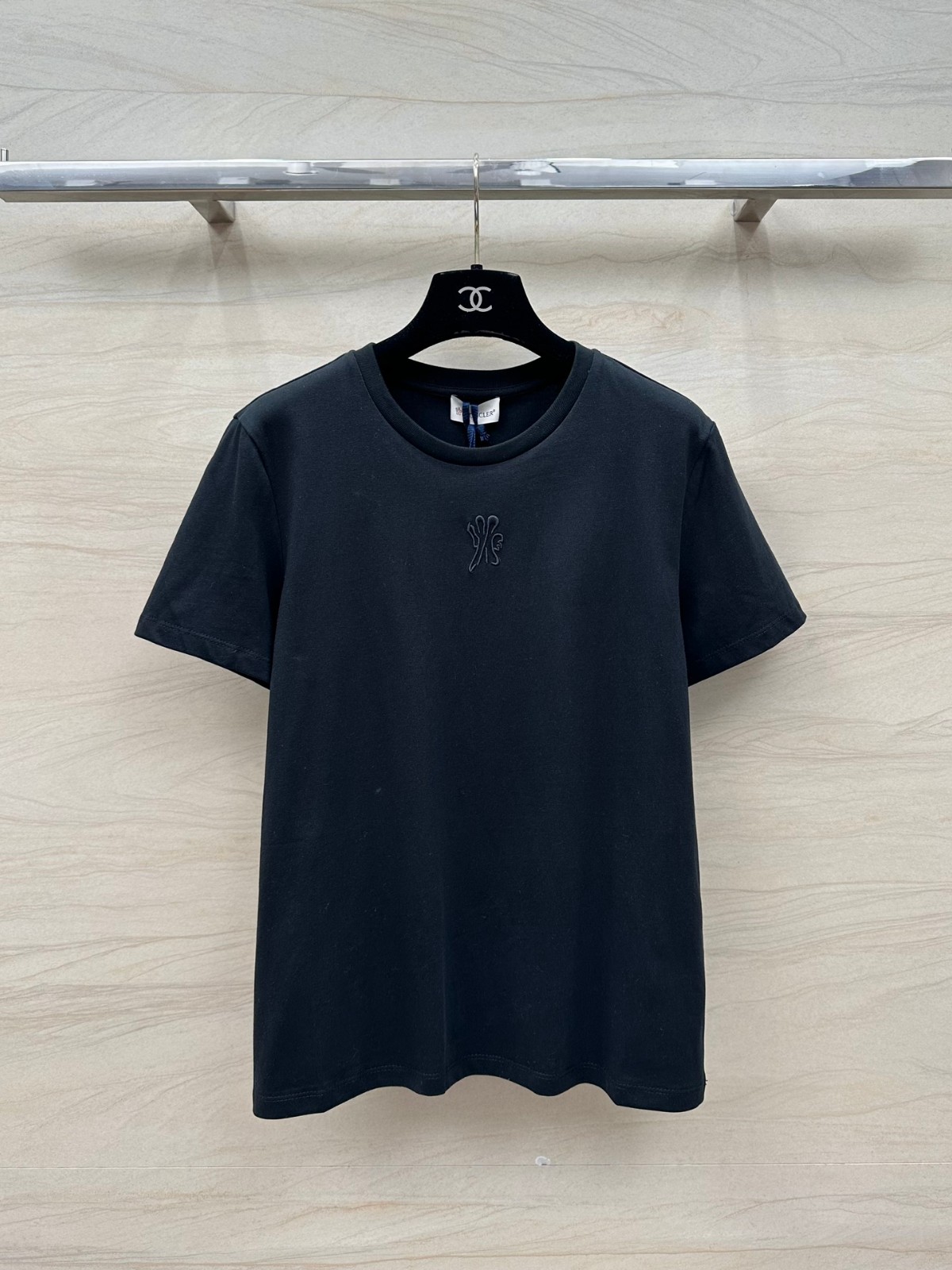 シンプル クルーネック 合わせやすい モンクレール 半袖Tシャツ コピー ブラック