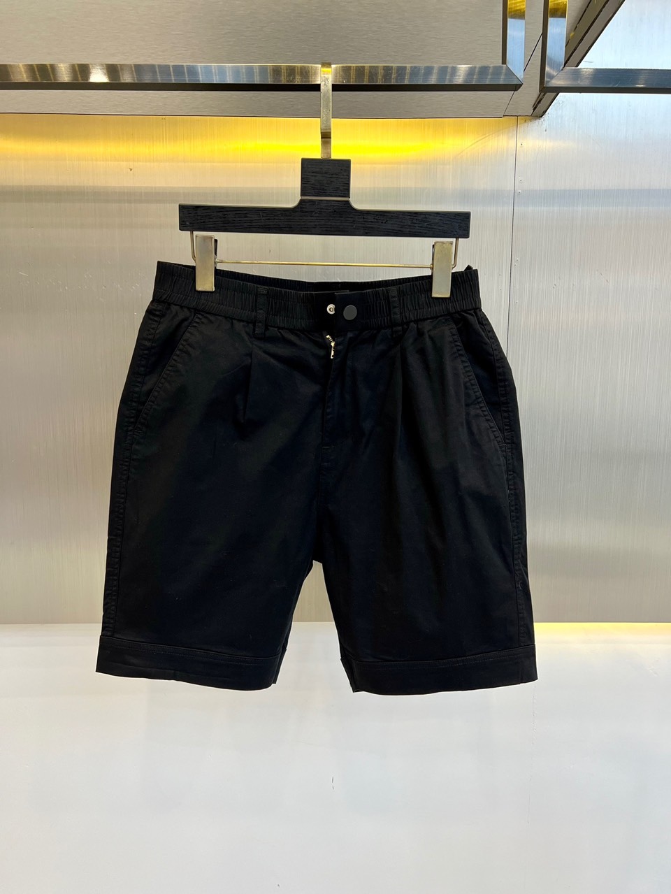 シンプル 合わせやすい モンクレール パンツ コピー ショートパンツ ブラック