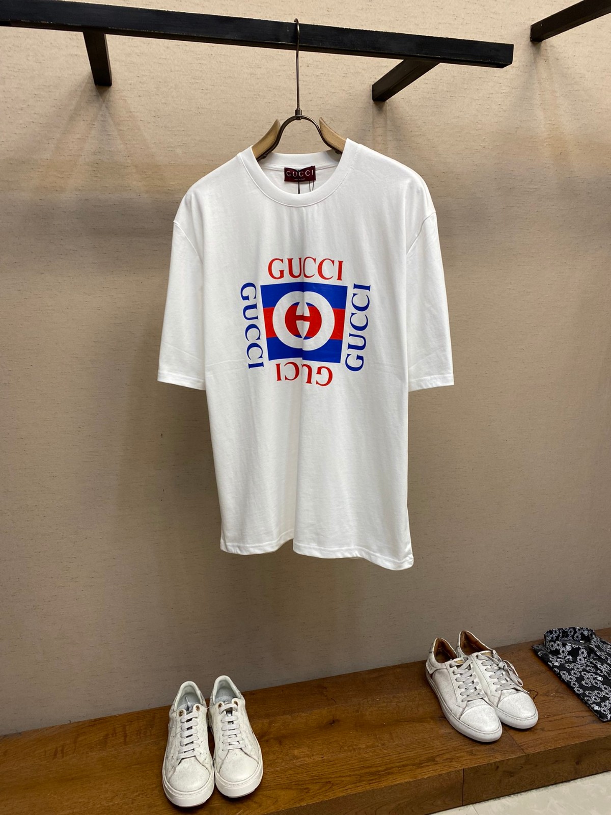 人気 ロゴ入り クルーネック グッチ 半袖Tシャツ コピー コットン ホワイト