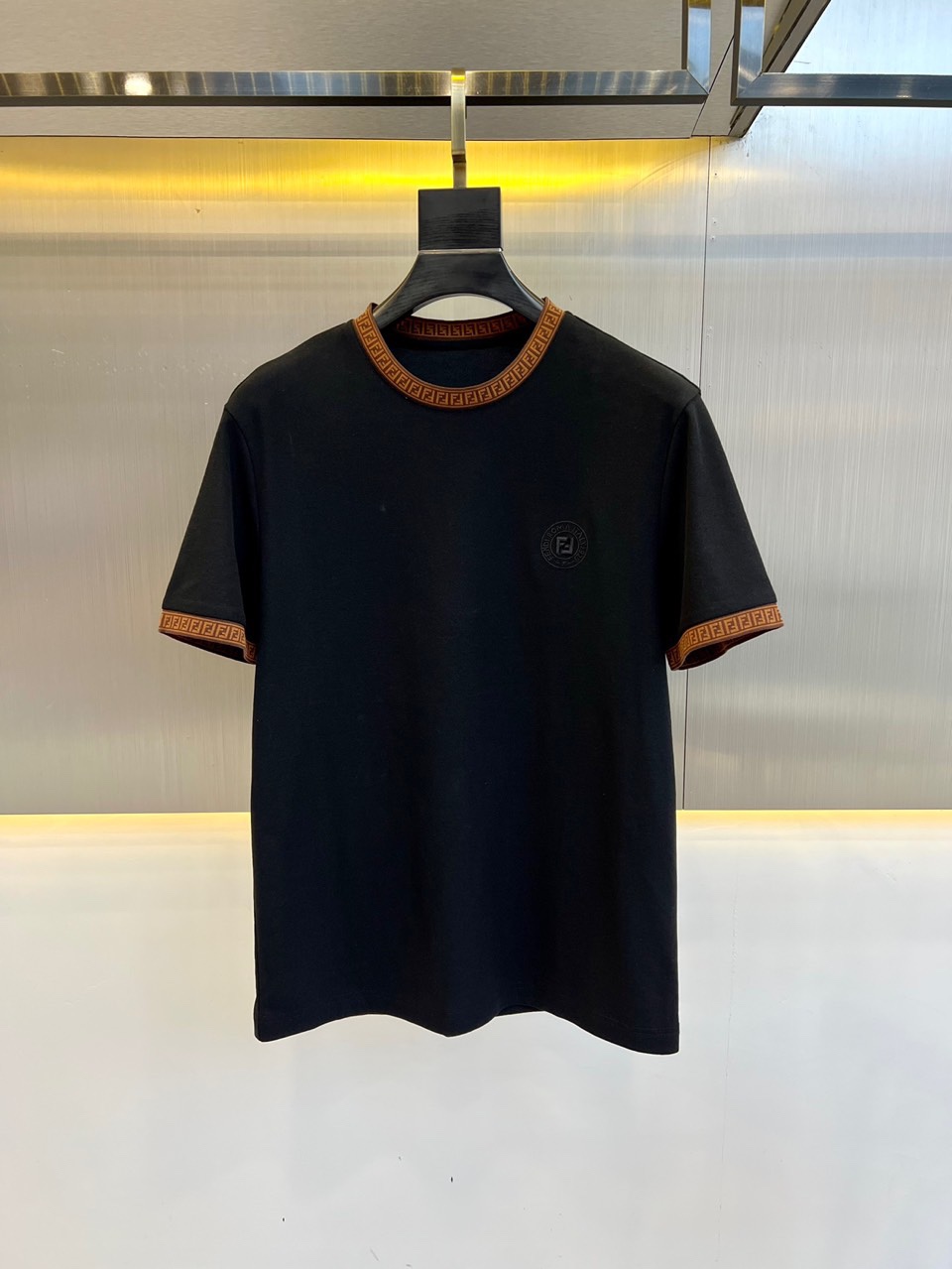 カジュアル 人気 フェンディ 半袖Tシャツ コピー コットンジャージーTシャツ ブラック