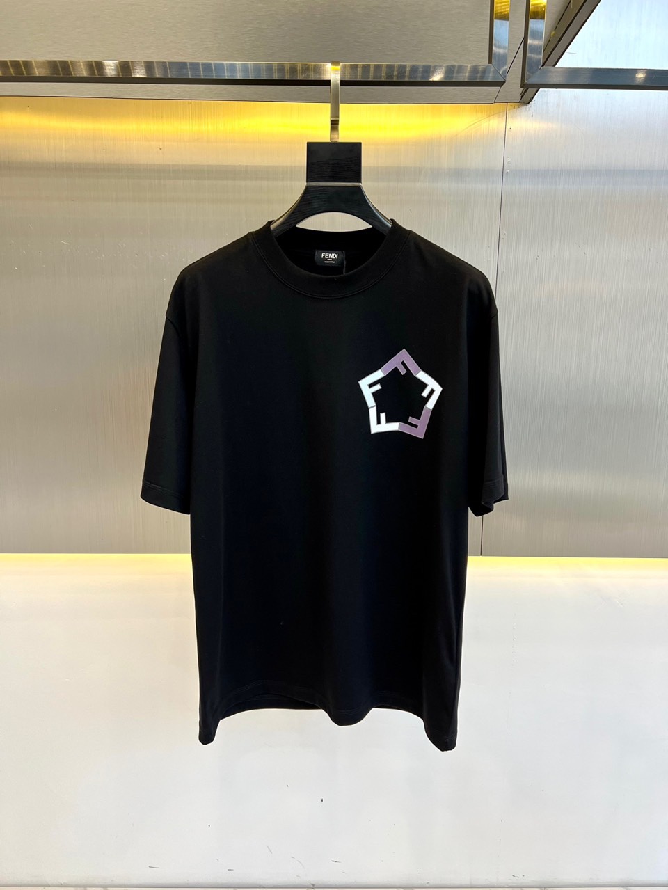 カジュアル ロゴプリント クルーネック フェンディ 半袖Tシャツ コピー ブラック