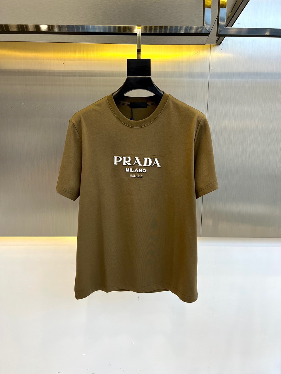 ベーシック ロゴ入り クルーネック Tシャツ プラダ 半袖Tシャツ コピー