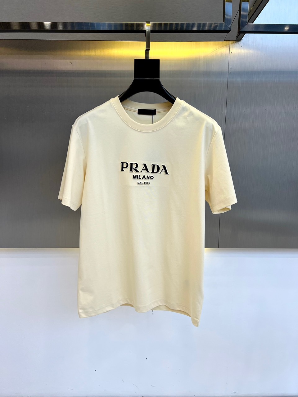 ベーシック ロゴ入り クルーネック Tシャツ プラダ 半袖Tシャツ コピー ベージュ