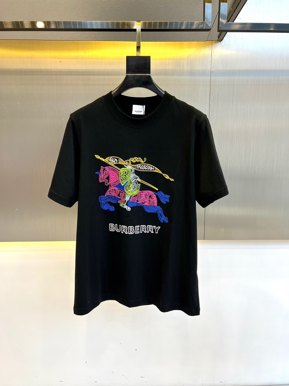 マルチカラー ロゴ刺繍 クルーネック バーバリー 半袖Tシャツ コピー ブラック