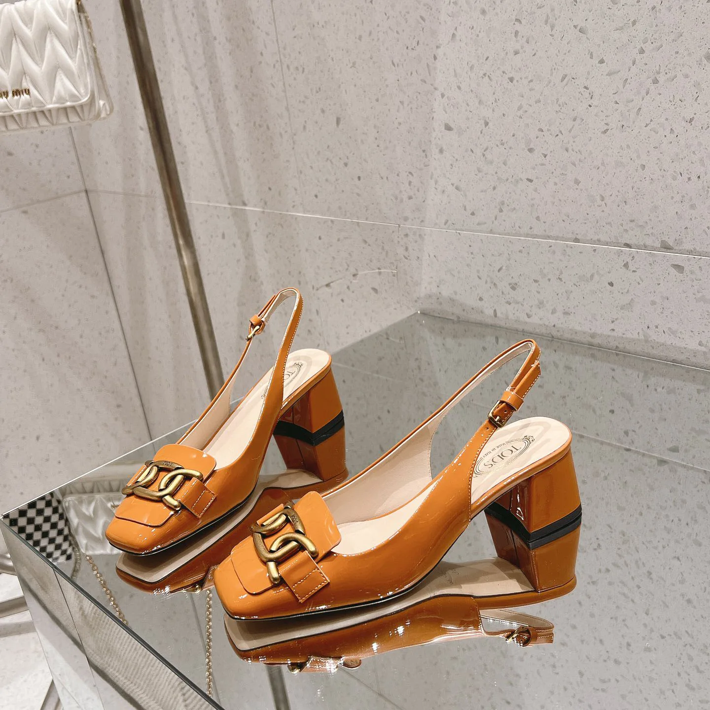 ケイト パテントレザー スリングバックパンプス トッズ パンプス コピー オレンジ ケイト パテントレザー スリングバックパンプス トッズ パンプス コピー オレンジ