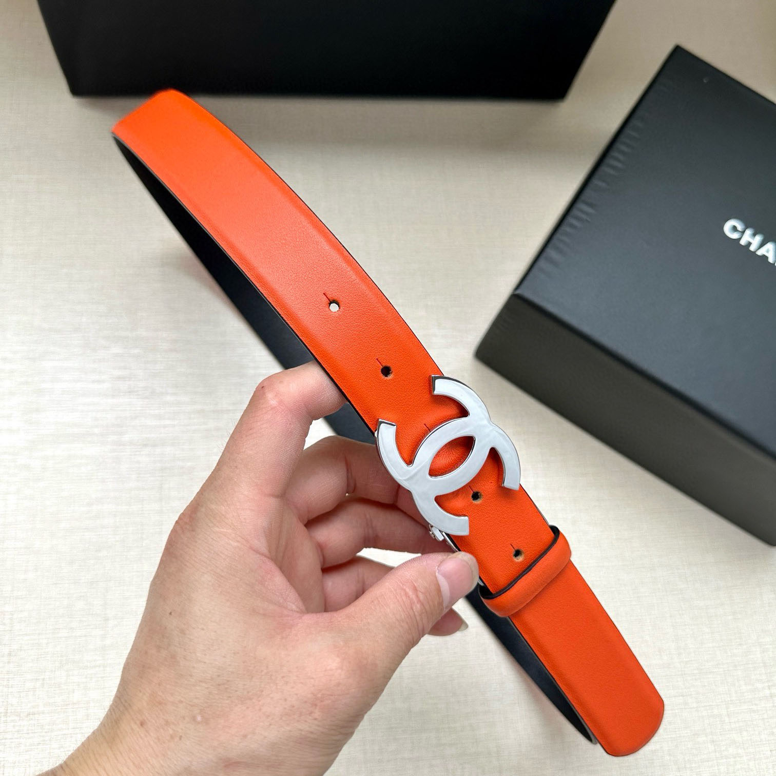 おしゃれ CCロゴ カーフレザー リバーシブル シャネル ベルト 偽物 オレンジ