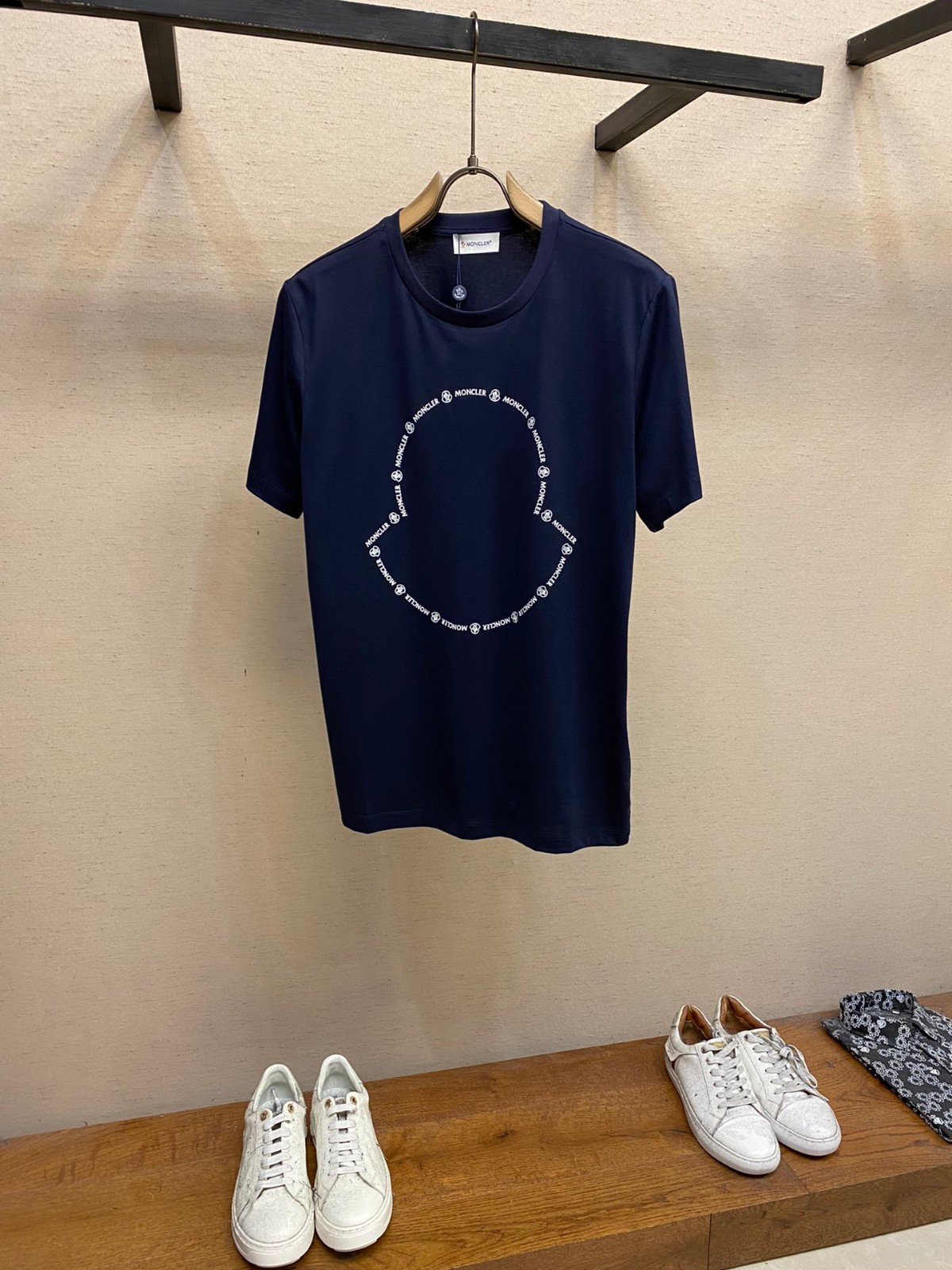 合わせやすい ロゴ プリント モンクレール Tシャツ コピー クルーネック 半袖Tシャツ ネイビー