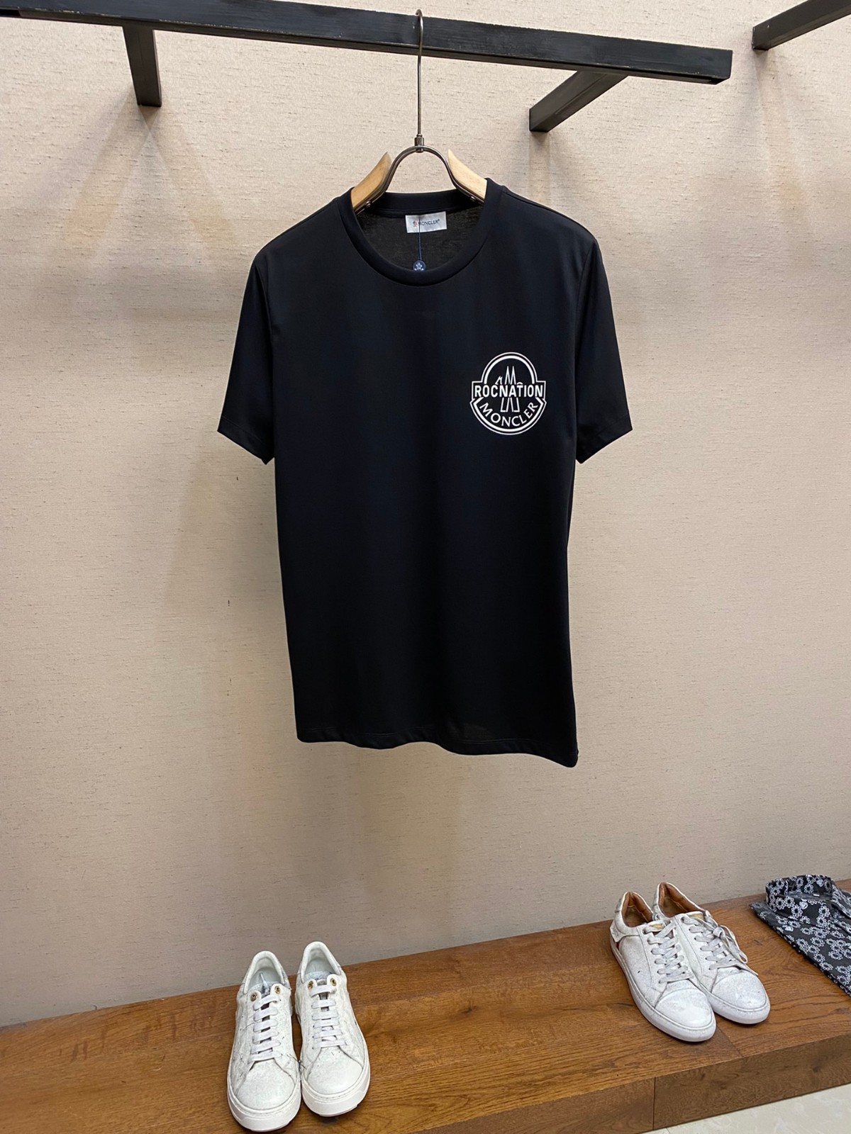 カジュアル ゆったり クルーネック 半袖Tシャツ モンクレール Tシャツ コピー ブラック