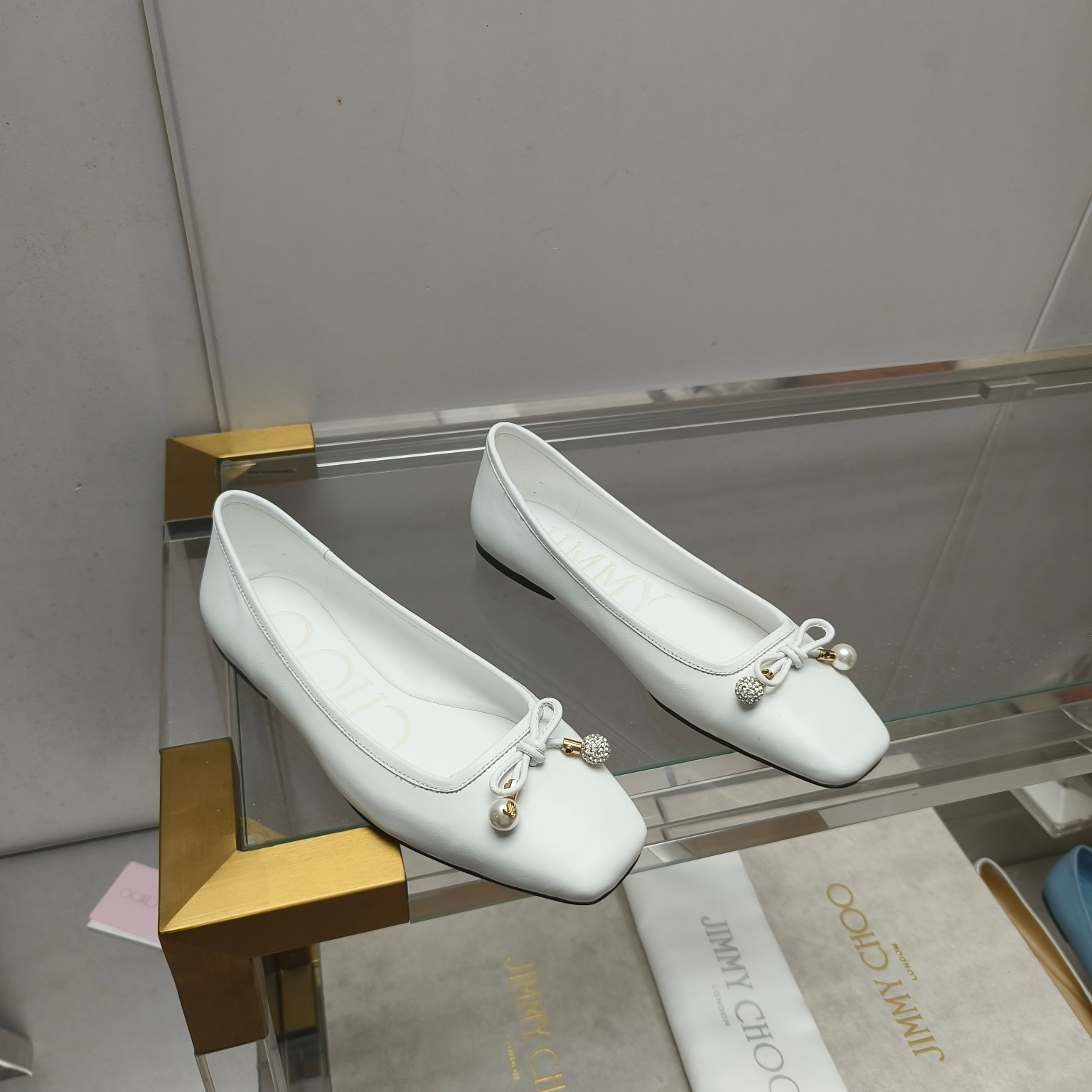 大人 可愛い リボン フラットシューズ ジミーチュウ パンプス スーパーコピー ホワイト