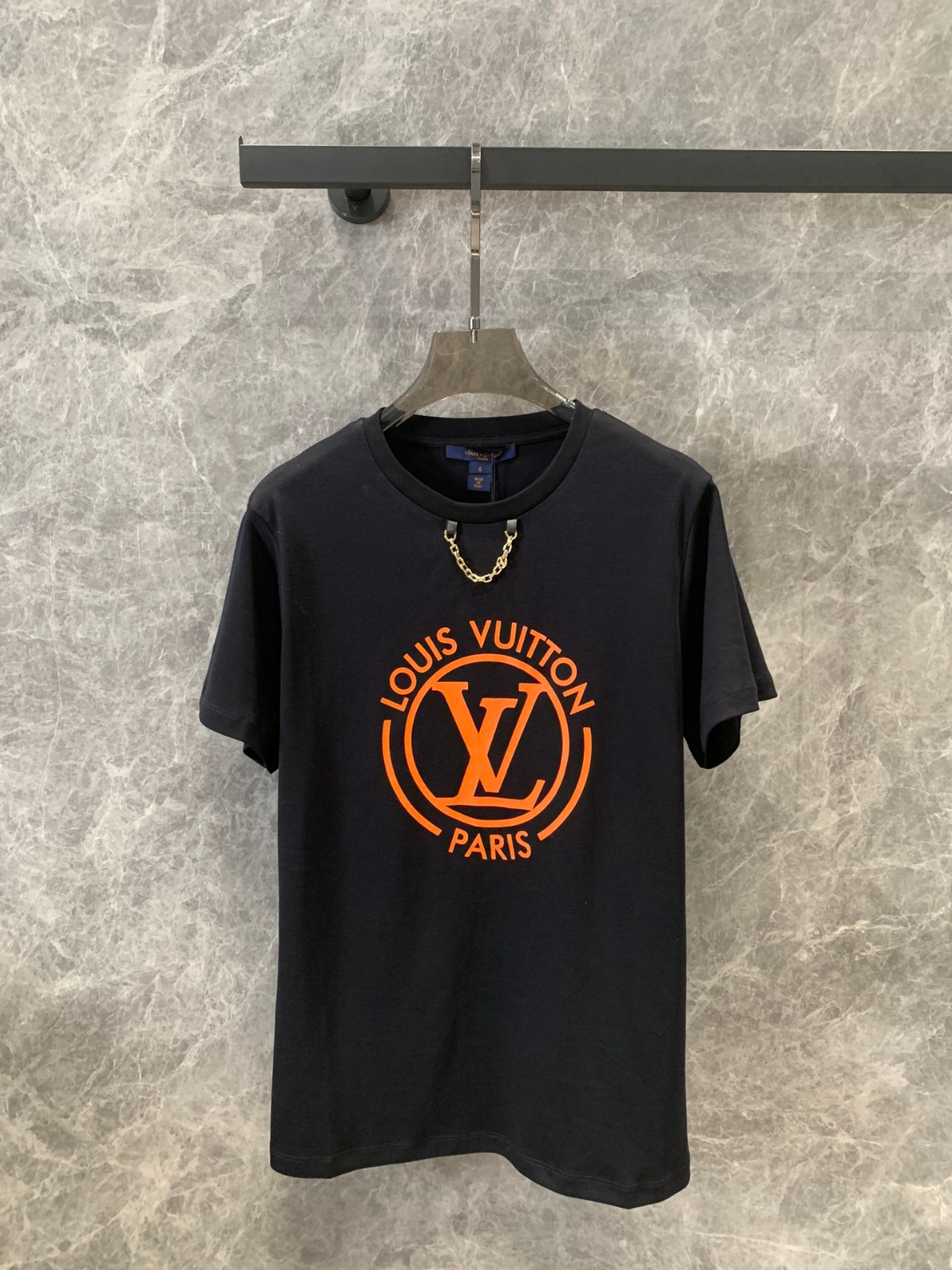 人気 定番 カジュアル フロックLVTシャツ ルイヴィトン Tシャツ コピー 半袖 ブラック