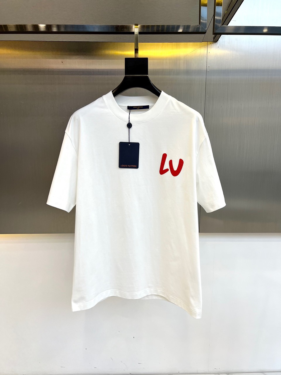 定番 カジュアル ロゴ入り ルイヴィトン Tシャツ 偽物 半袖 ホワイト