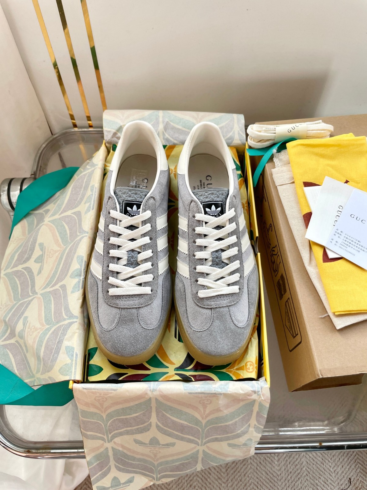 大人気 adidas x GUCCI ガゼルスニーカー グッチ スニーカー スーパーコピー レディース メンズ グレー