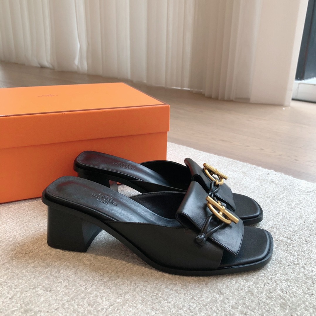 モダンでリラックス★HERMES アイロット サンダル スーパーコピー ブラック