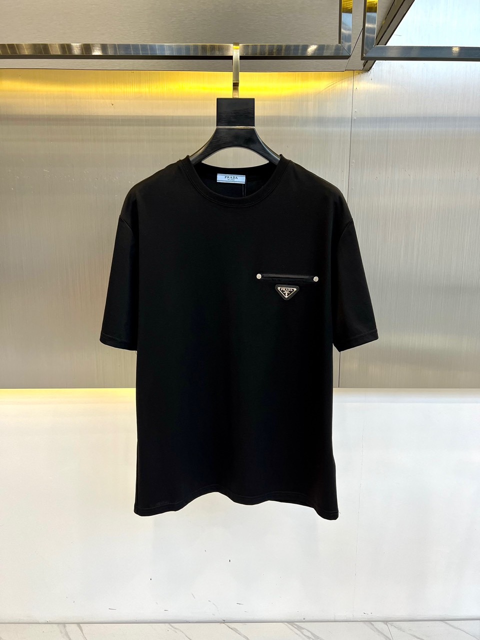 シンプル お洒落 プラダ Tシャツ コピー クルーネック 半袖Tシャツ ブラック