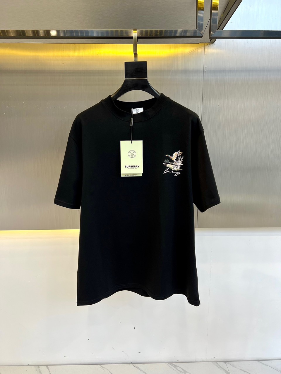 カジュアル リラックス 刺繍入り 半袖Tシャツ バーバリー Tシャツ コピー ブラック