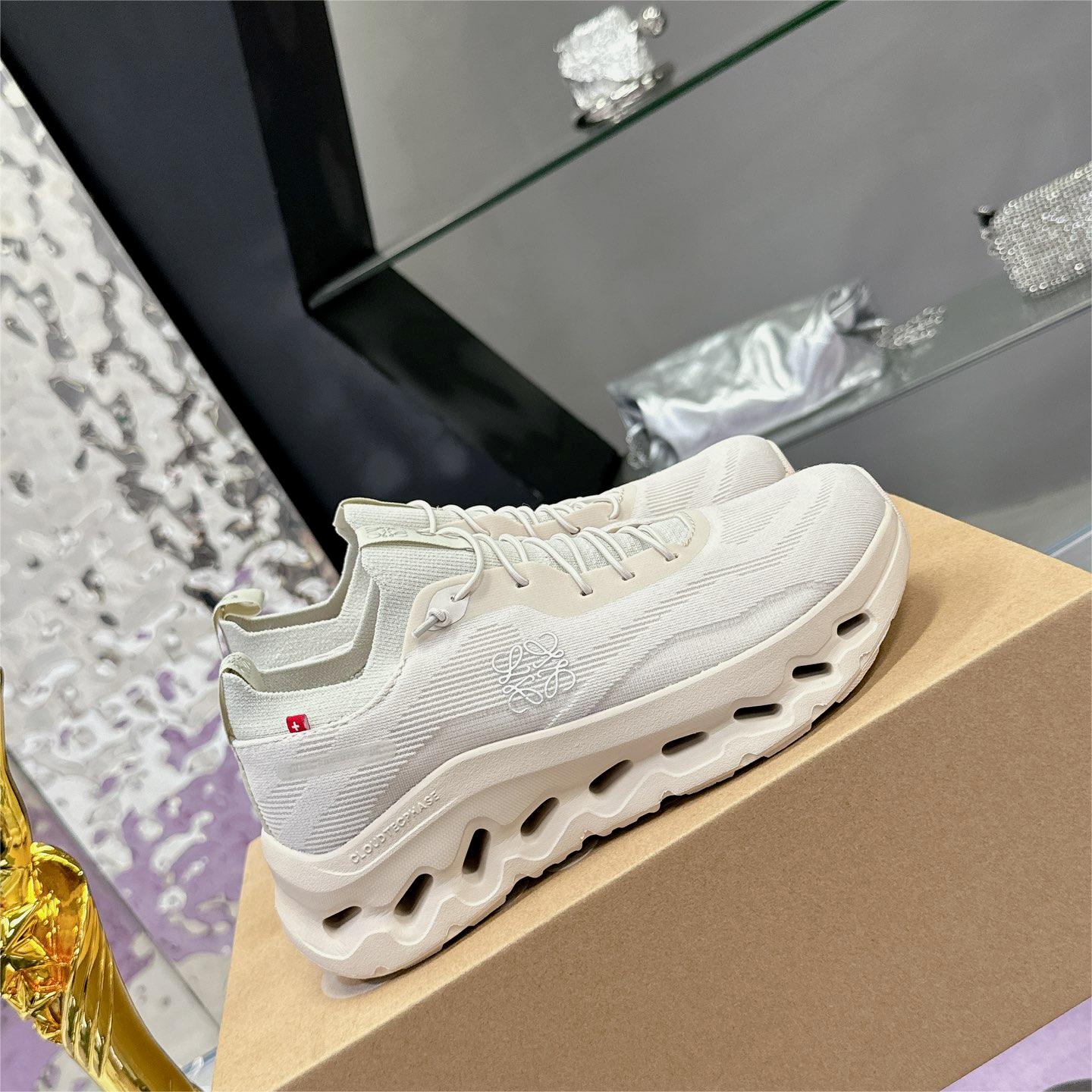 Loewe x On クラウドティルト コラボ スニーカー ロエベ スニーカー コピー ベージュ
