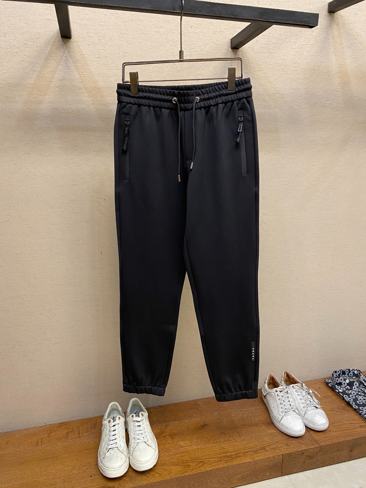 カジュアル プラダ パンツ コピー コットン メンズ ジョギングパンツ ブラック