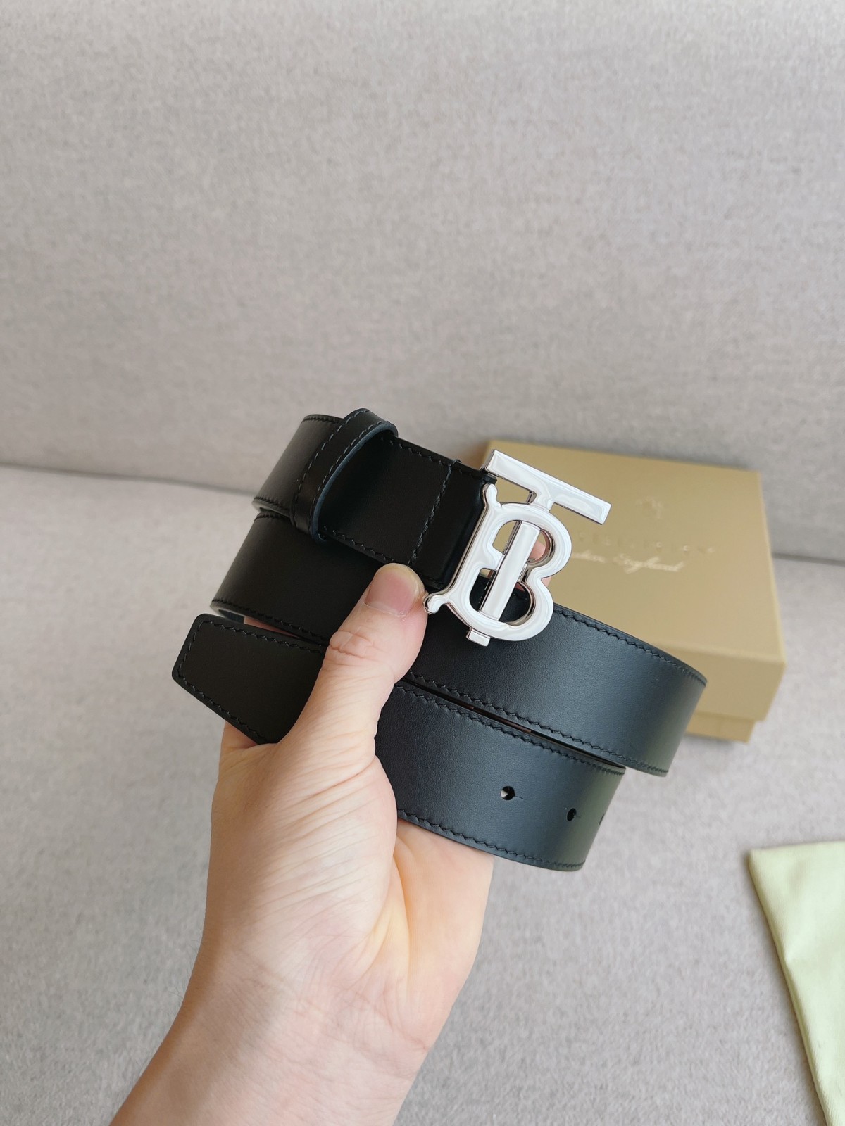 TBモノグラム レザーベルト バーバリー ベルト コピー 上品 合わせやすい