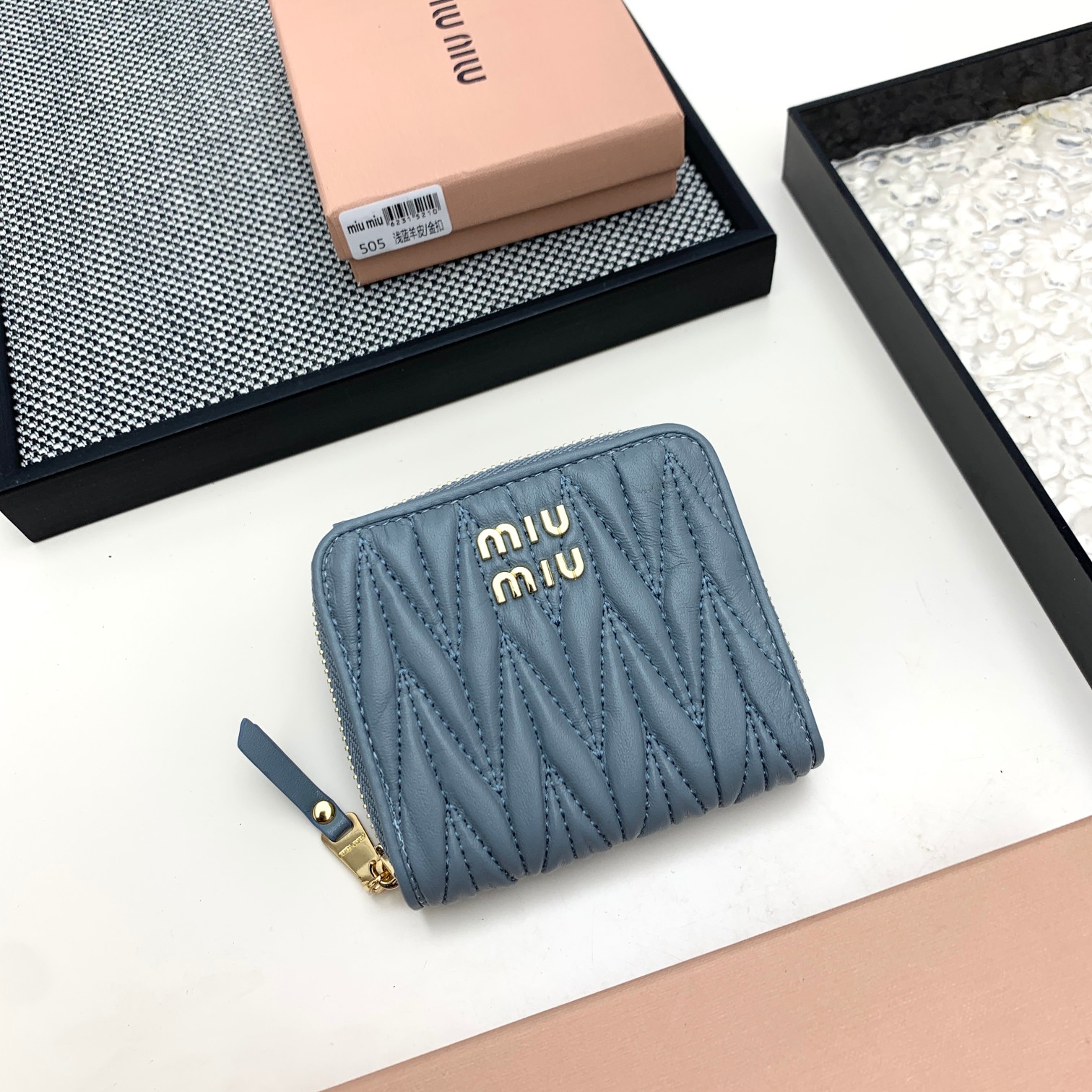 マテラッセレザー コンパクト財布 ミュウミュウ 財布 コピー ブルー