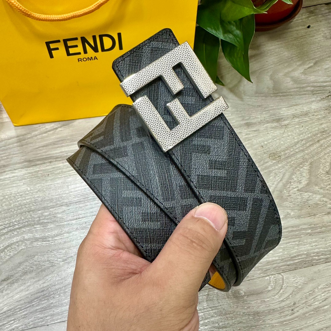 FFロゴ 人気 フェンディ ベルト コピー おしゃれ 合わせやすい