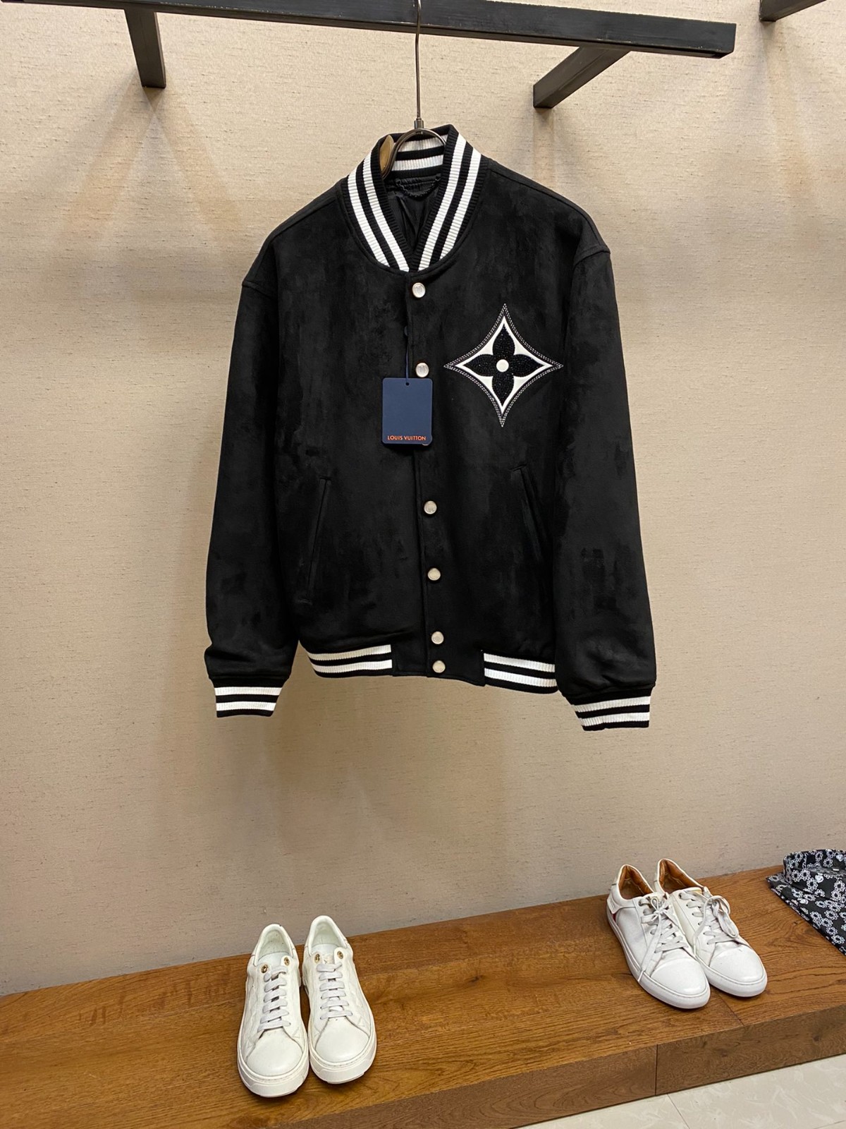 エンベリッシュドラムスキンボンバーブルゾン ルイヴィトン ジャケット コピー