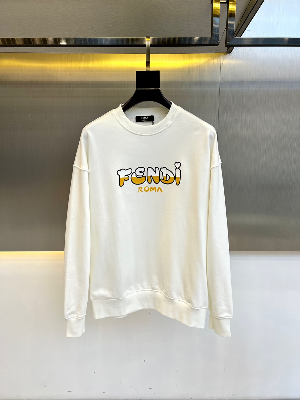 カジュアル フェンディ Tシャツ コピー ロゴ入り クルーネック スウェットシャツ ホワイト