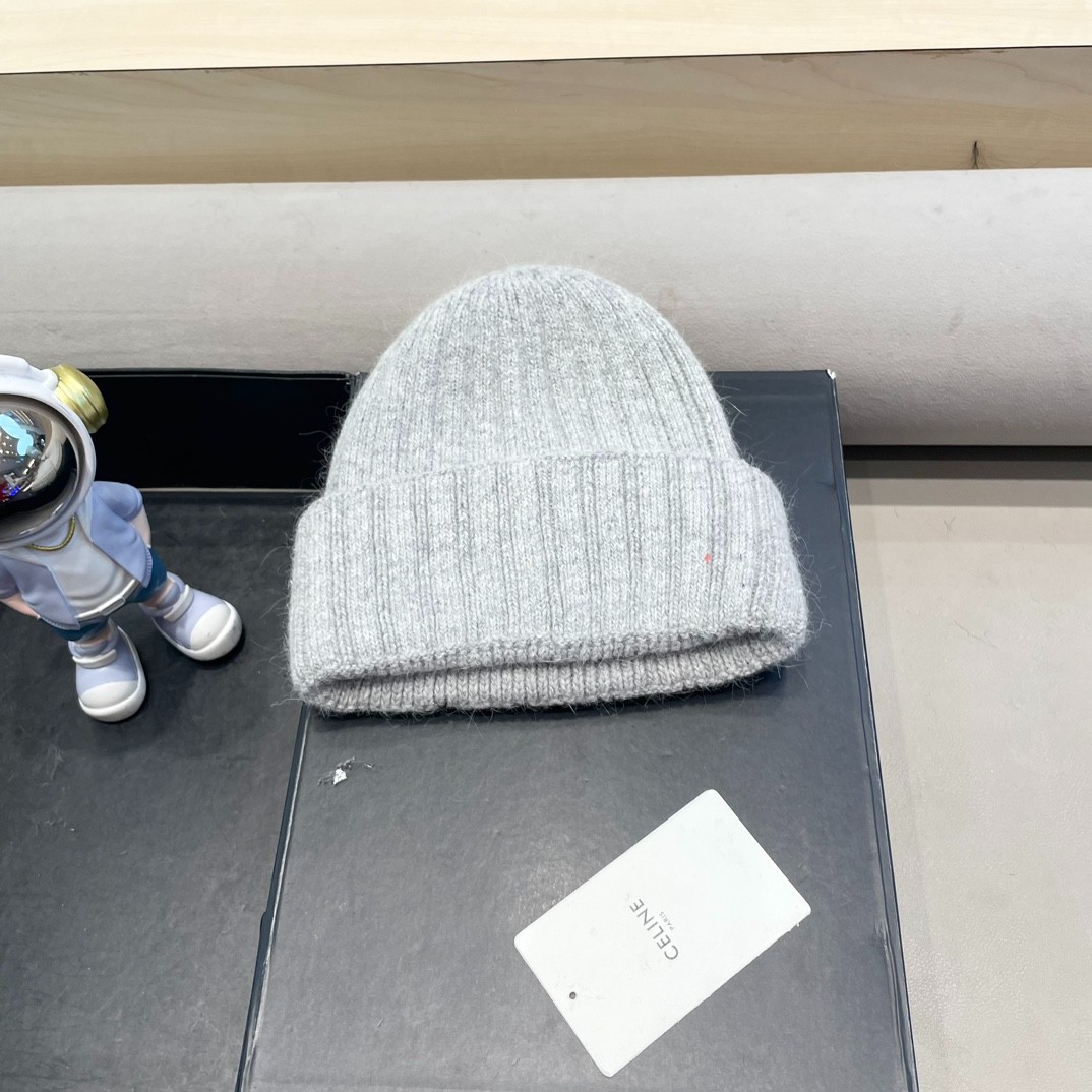 セリーヌ 帽子 偽物 合わせやすい ベーシック ロゴ入り ニット