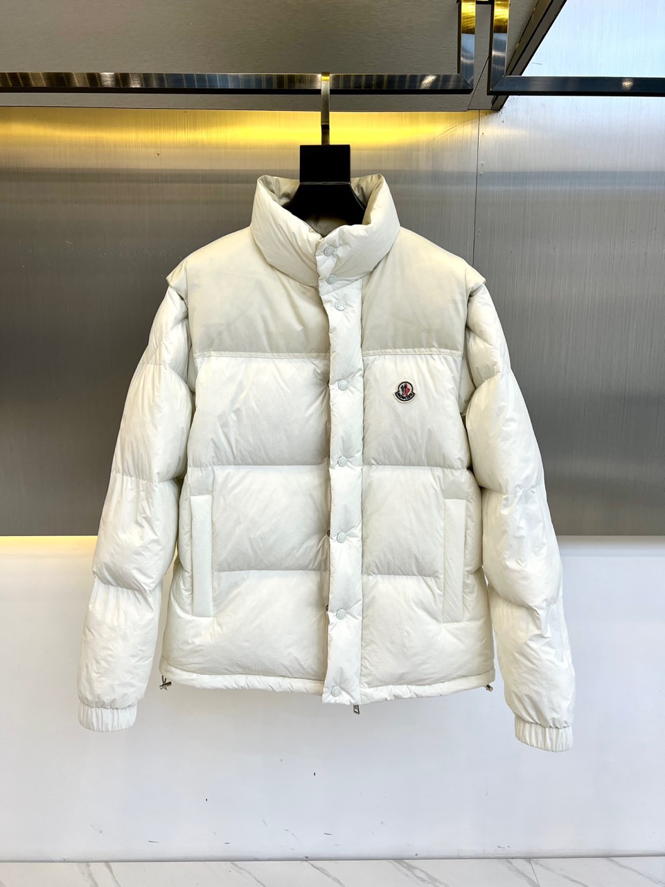 モンクレール MONCLER VERONEショートダウンジャケット コピー ホワイト