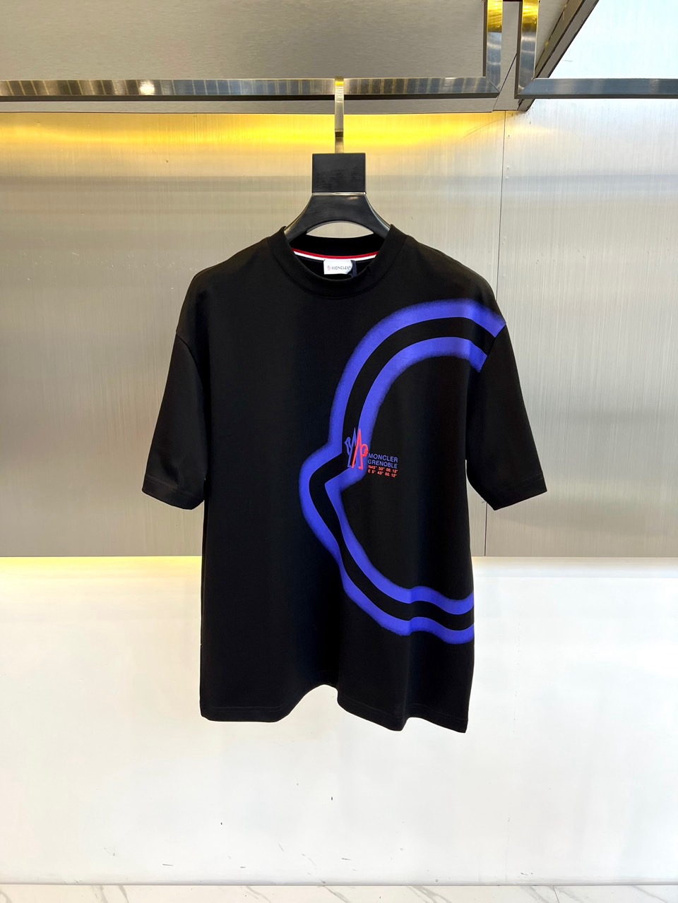 カジュアル ゆったり ロゴプリント 半袖Tシャツ モンクレール Tシャツ コピー ブラック