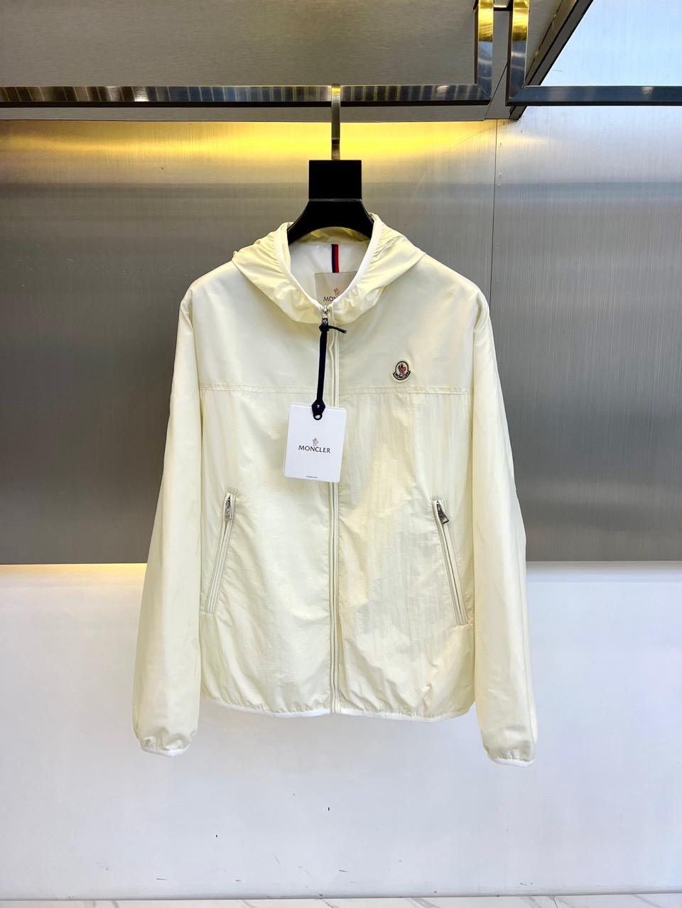 シンプル フード付き ブルゾン モンクレール ジャケット コピー ベージュ