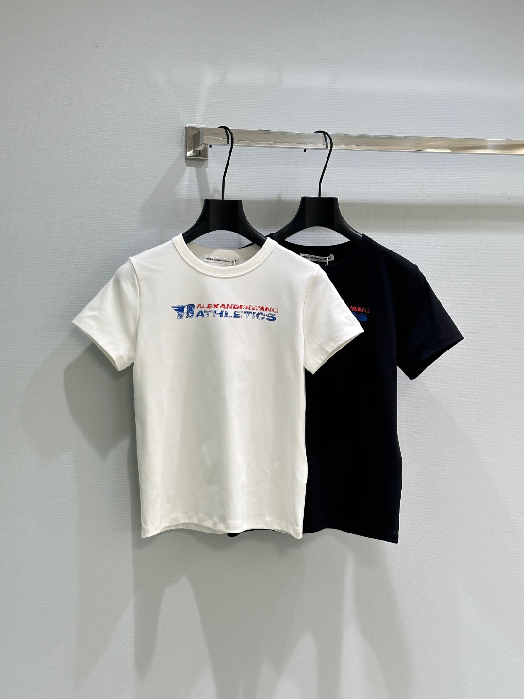 合わせやすい ロゴ クルーネック 半袖Tシャツ アレキサンダーワング Tシャツ コピー 