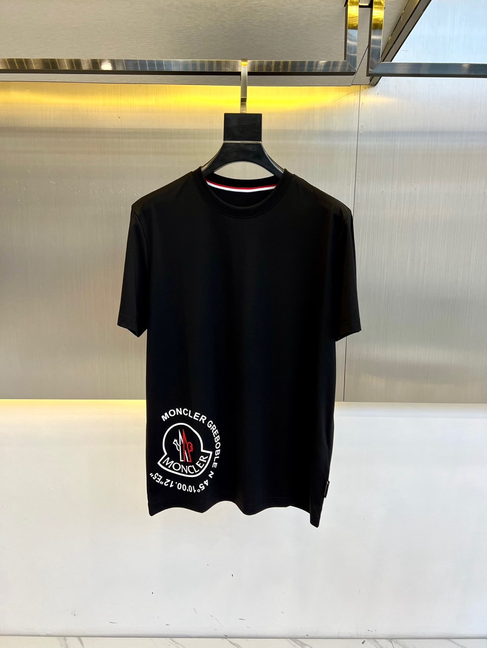 カジュアル 快適 クルーネック 半袖Tシャツ モンクレール Tシャツ コピー ブラック