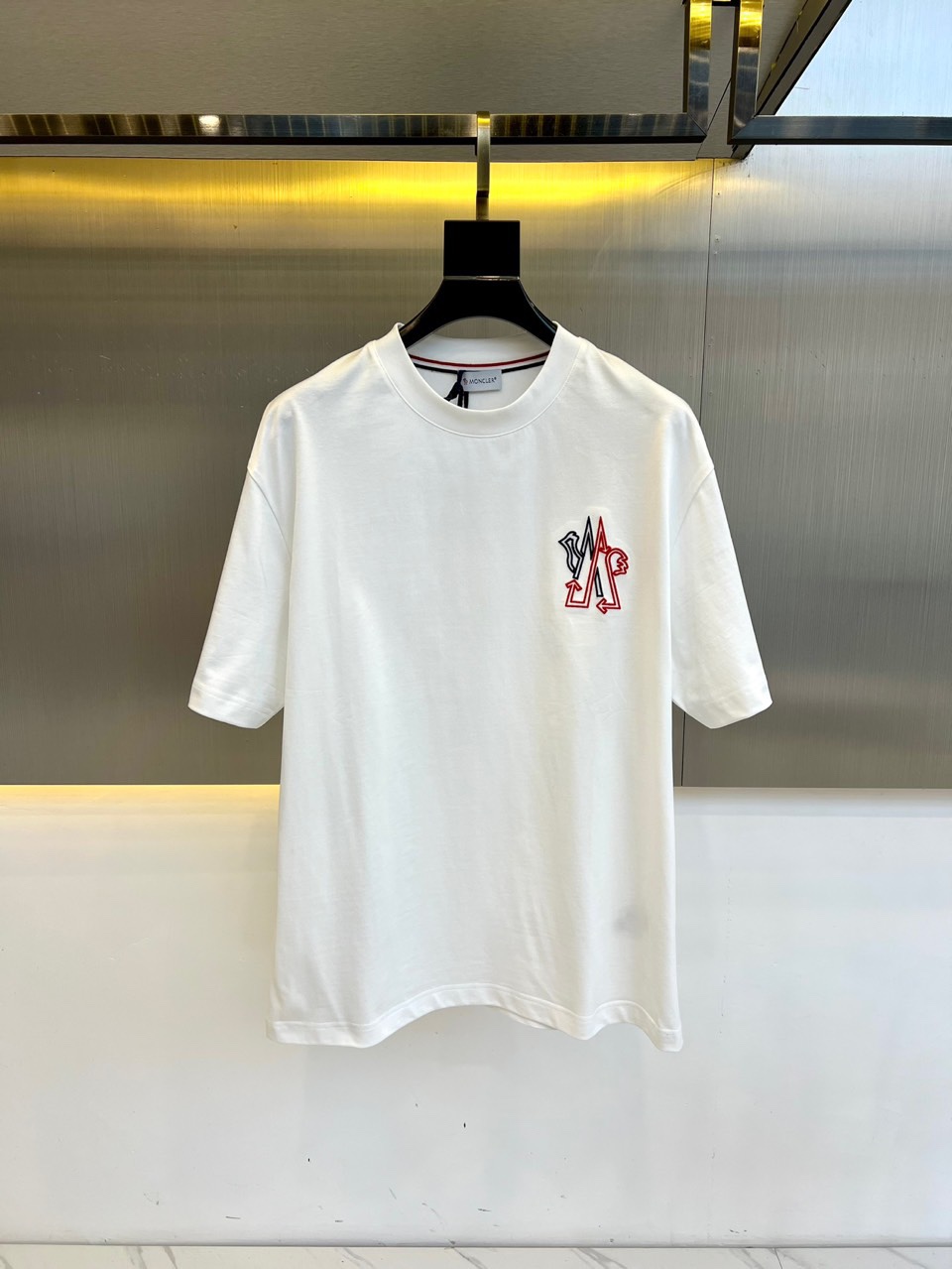 モンクレール Tシャツ コピー カジュアル 刺繍入り コットン 半袖Tシャツ ホワイト