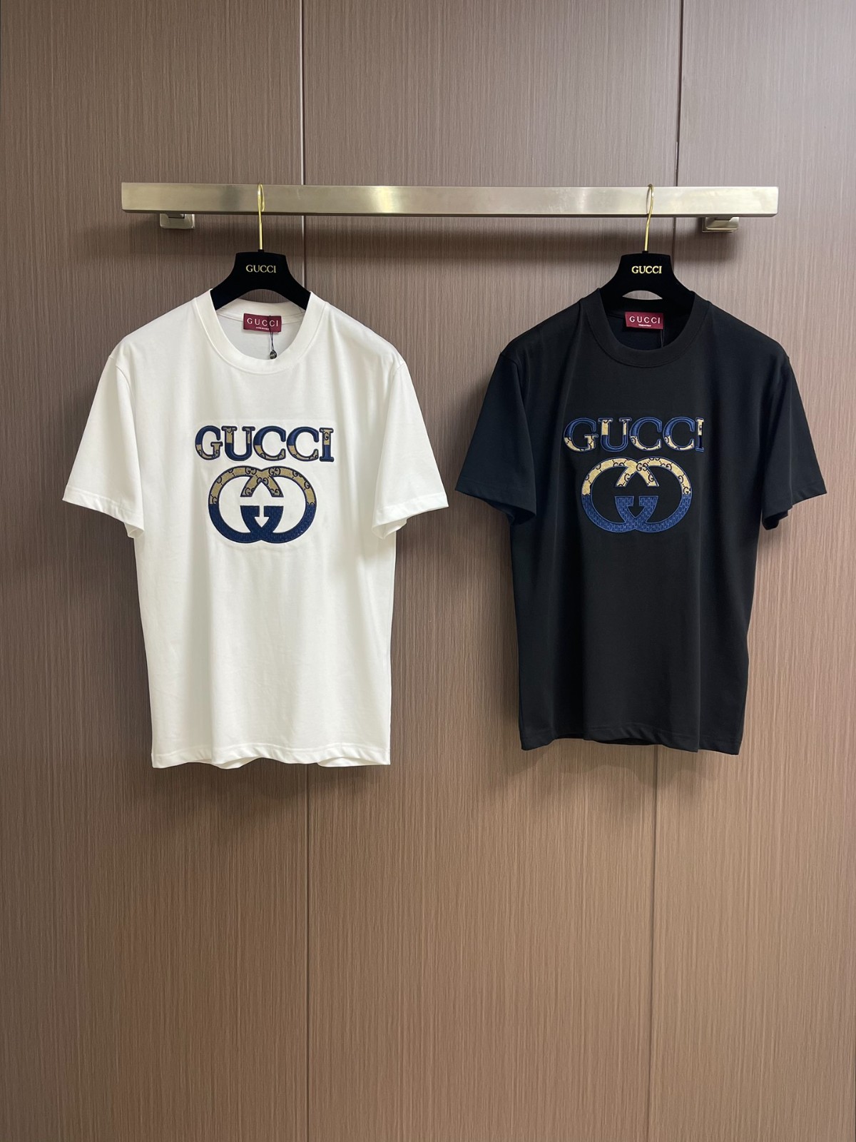 シンプル ロゴアップリケ コットン 半袖Tシャツ グッチ Tシャツ コピー クルーネック