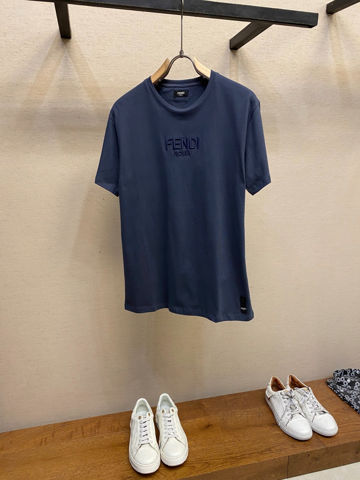 シンプル ロゴ刺繍 フェンディ Tシャツ コピー コットン クルーネック ネイビー