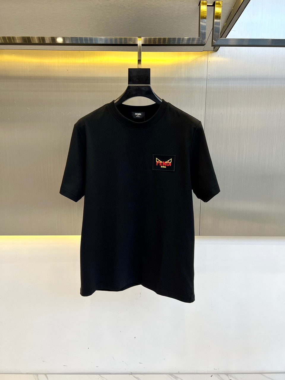 シンプル 合わせやすい 半袖Tシャツ フェンディ Tシャツ コピー クルーネック ブラック