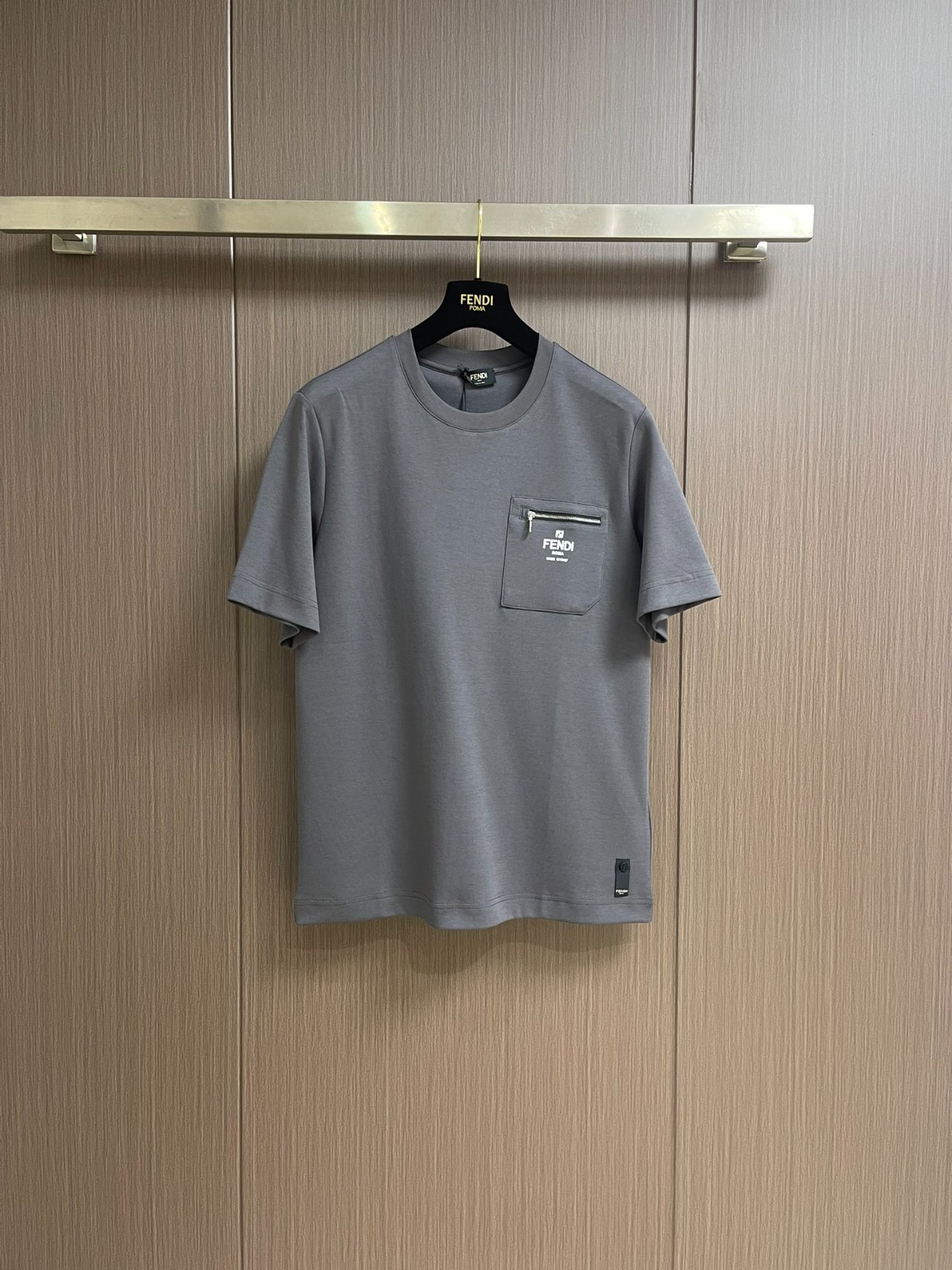 おしゃれ カジュアル コットン 半袖Tシャツ フェンディ Tシャツ コピー グレー おしゃれ カジュアル コットン 半袖Tシャツ フェンディ Tシャツ コピー グレー