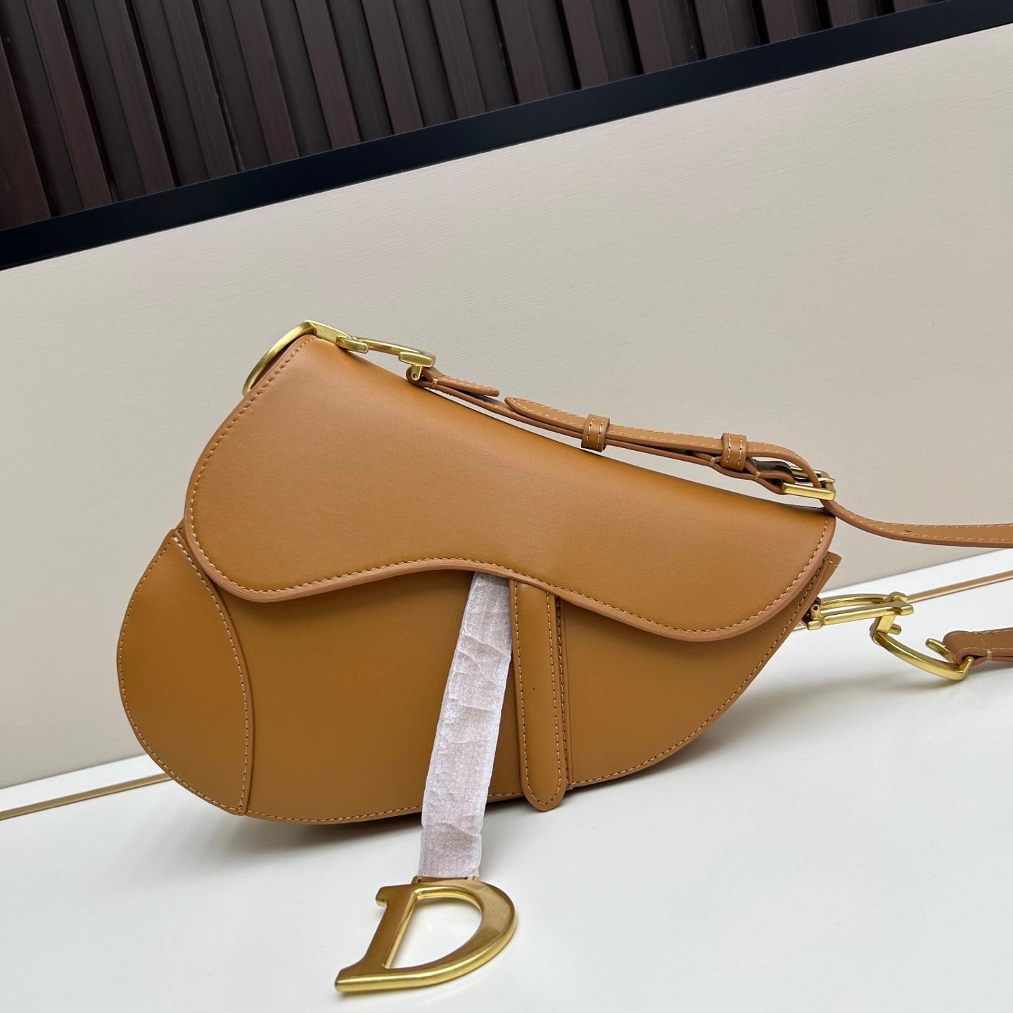 ディオール Saddle ストラップ付き ソフトバッグ ミディアム コピー ブラウン